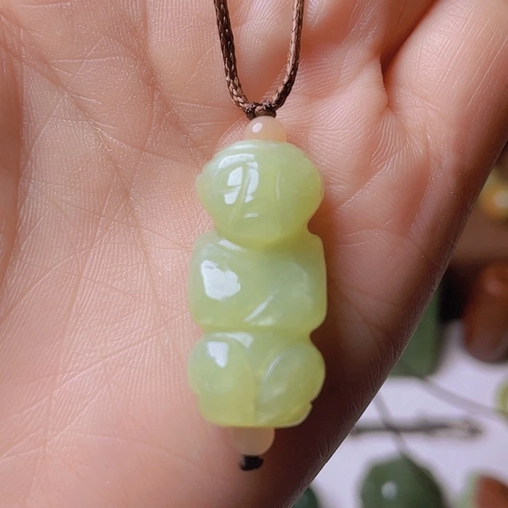 未镶嵌岫岩河磨玉（透闪石质玉）把件