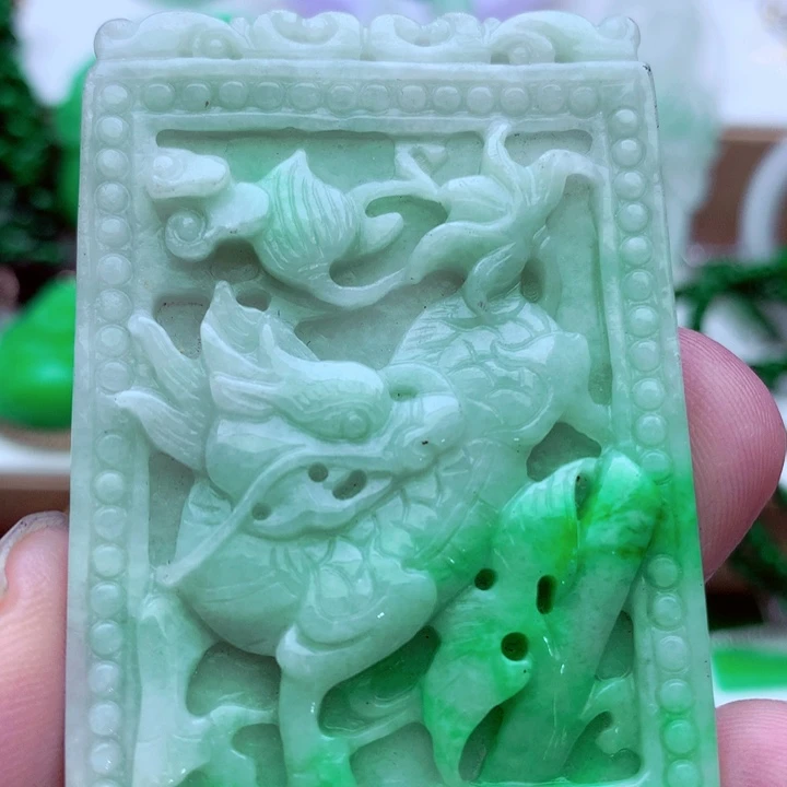 吊坠(不含链)未镶嵌翡翠