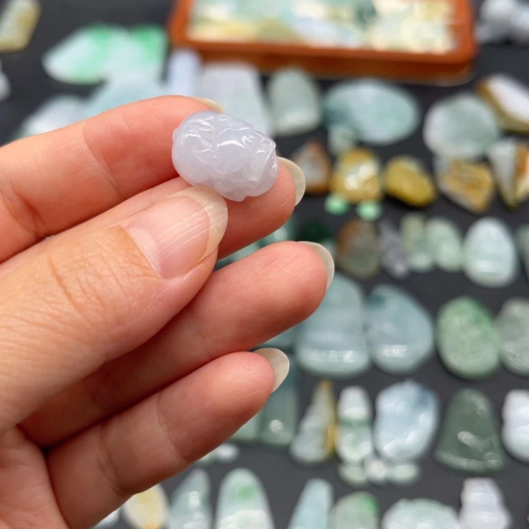 翡翠未镶嵌颈饰小貔貅
