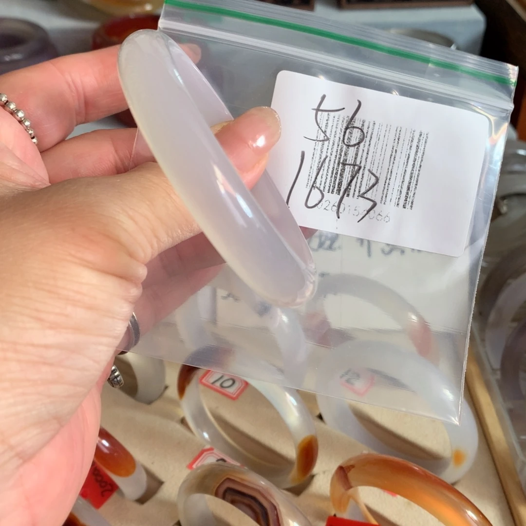 手镯玛瑙/玉髓未镶嵌56