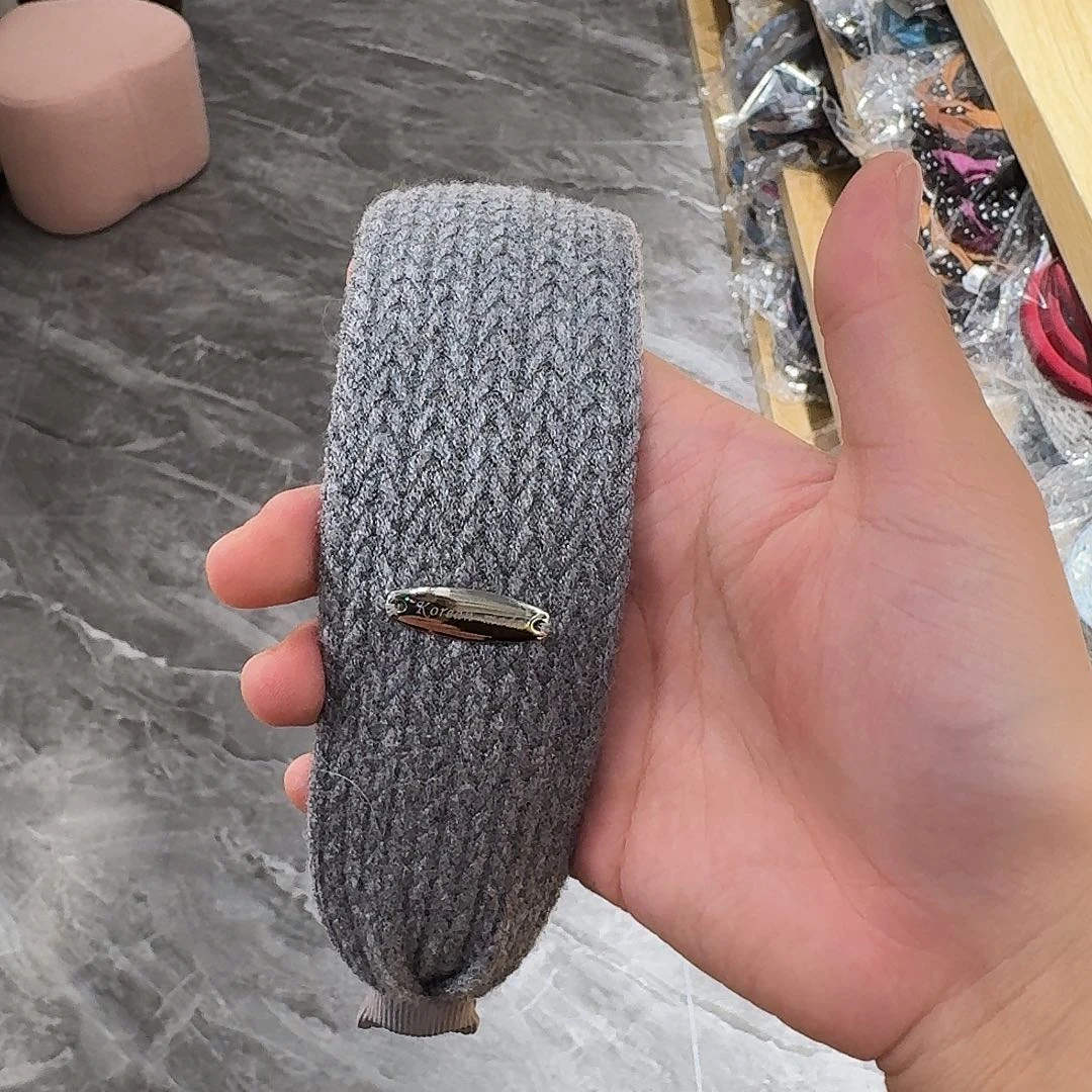 非金属灰色毛线发