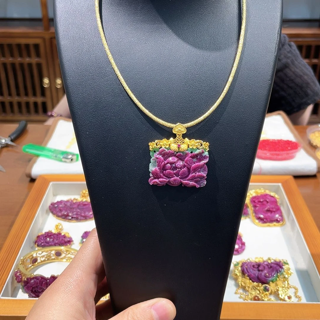 锦纶铁合金吊坠红宝