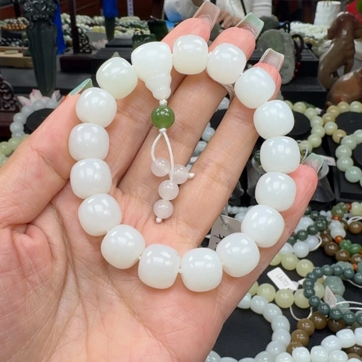斯***齐和田玉未镶嵌手链
