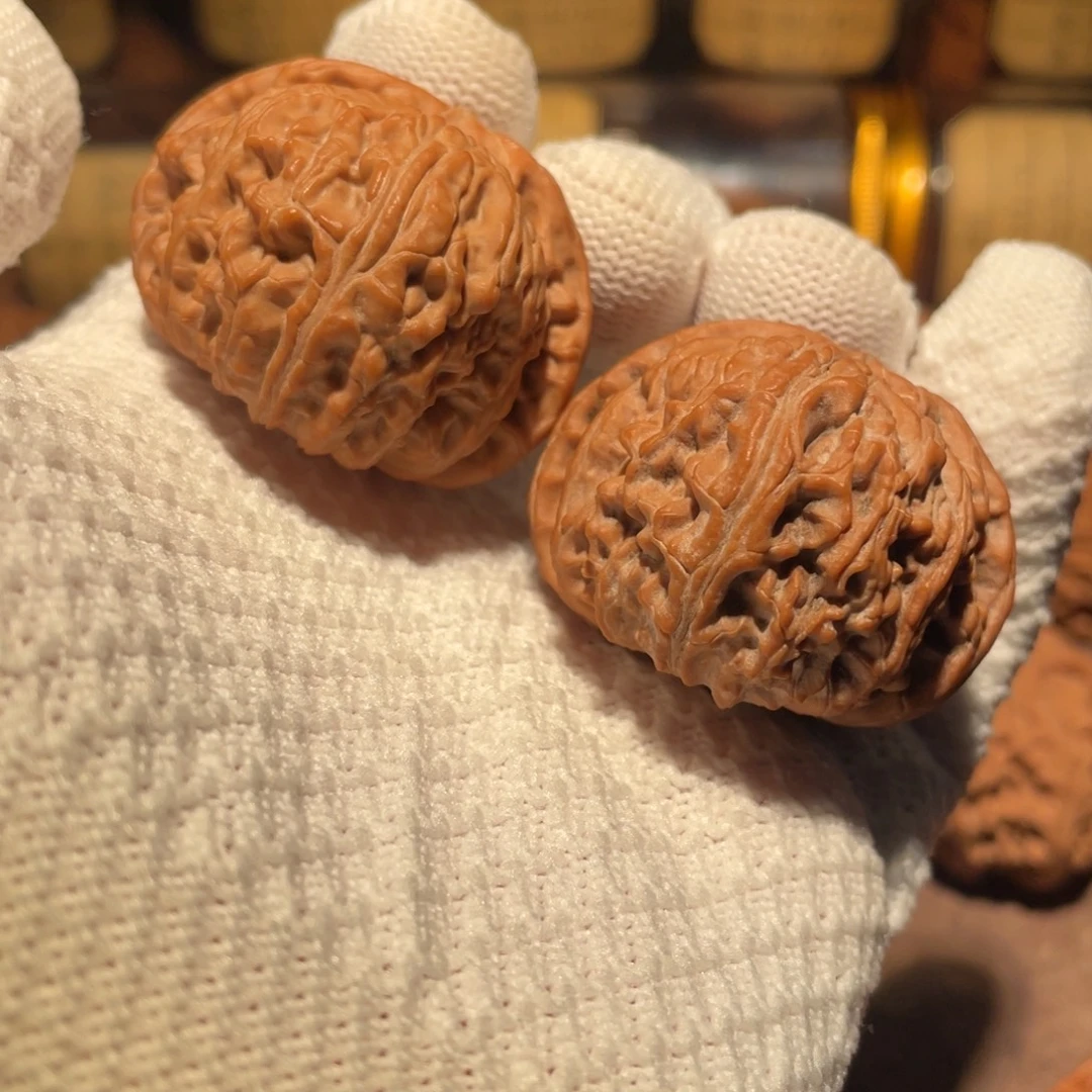 文玩核桃吊坠43闷白