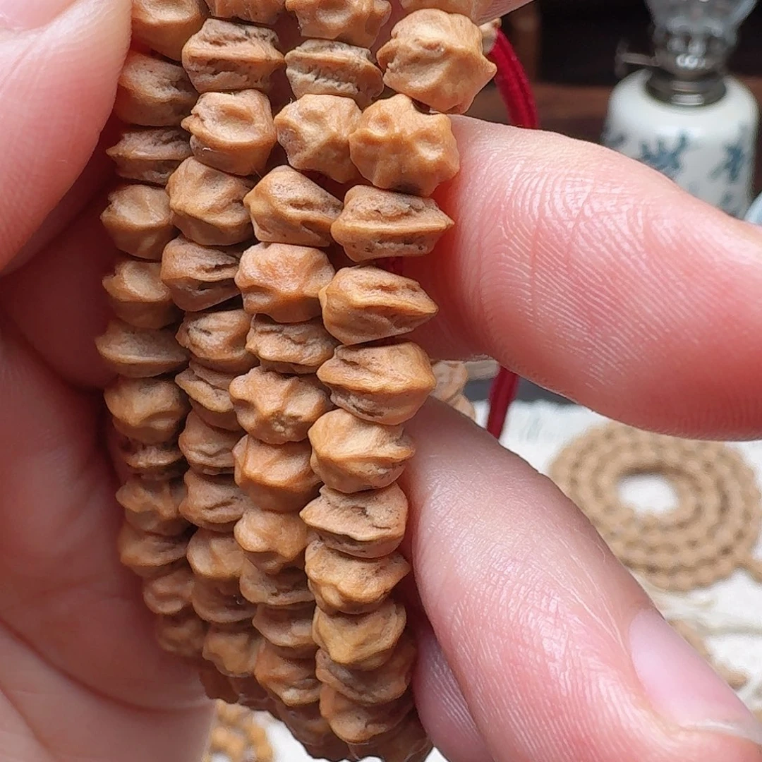 鹿***跳柏香籽/百香籽吊坠