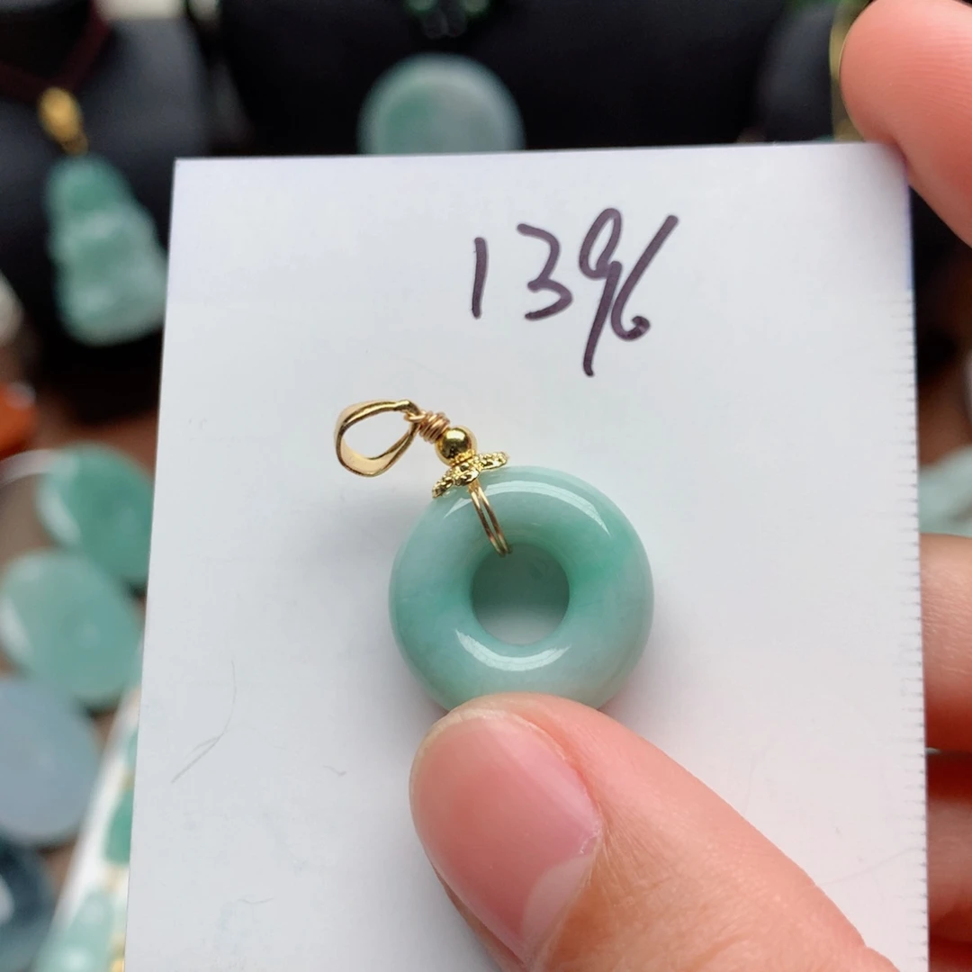 翡翠颈饰合金吊坠