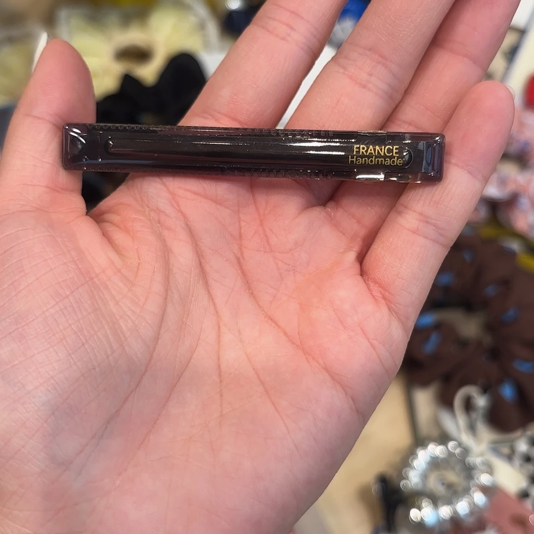 皮质铁合金透黑色长压夹一对