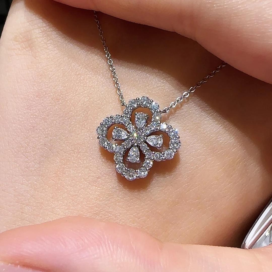 铂Pt950镶嵌实验室培育钻石中号四叶草项链