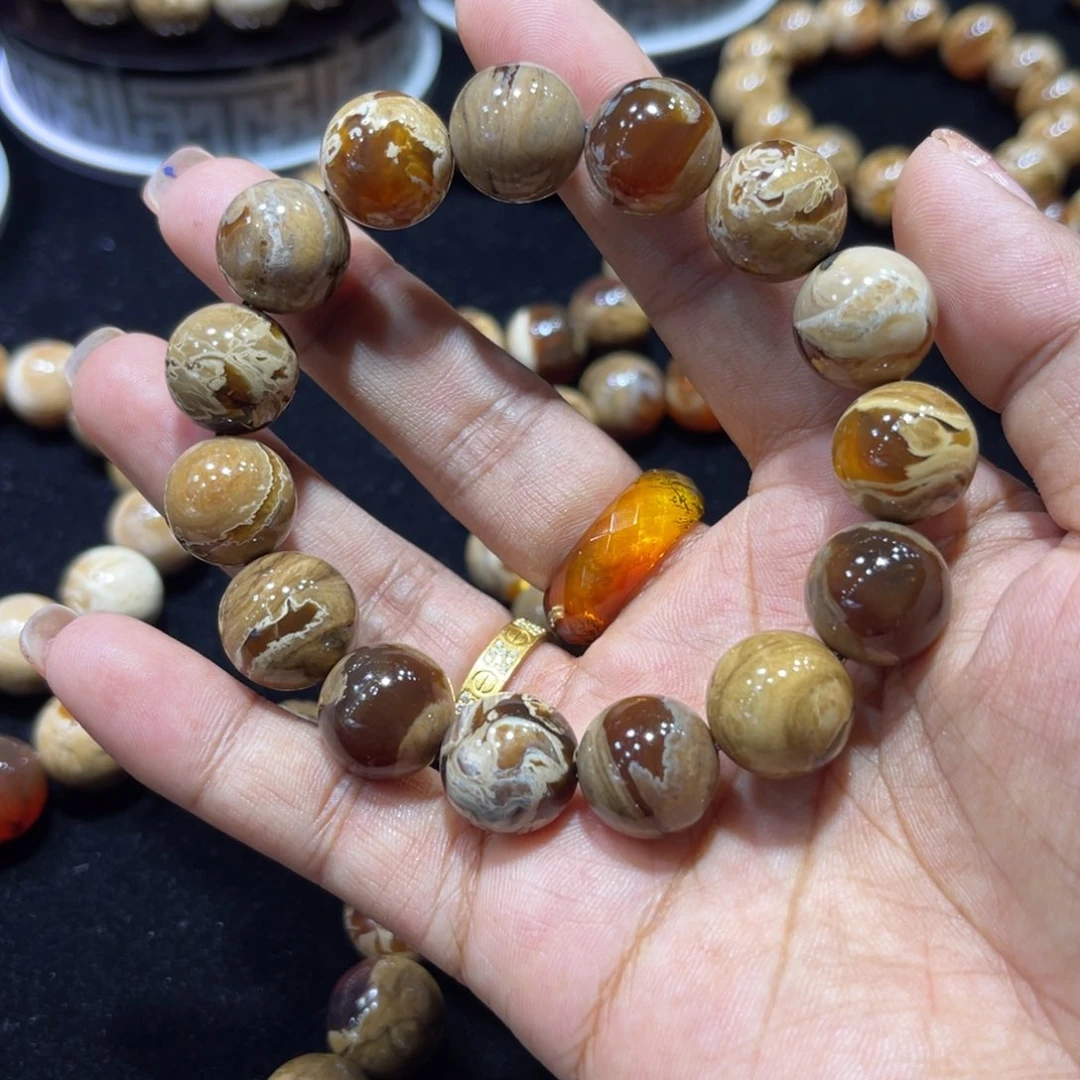 未镶嵌琥珀手链溶洞14