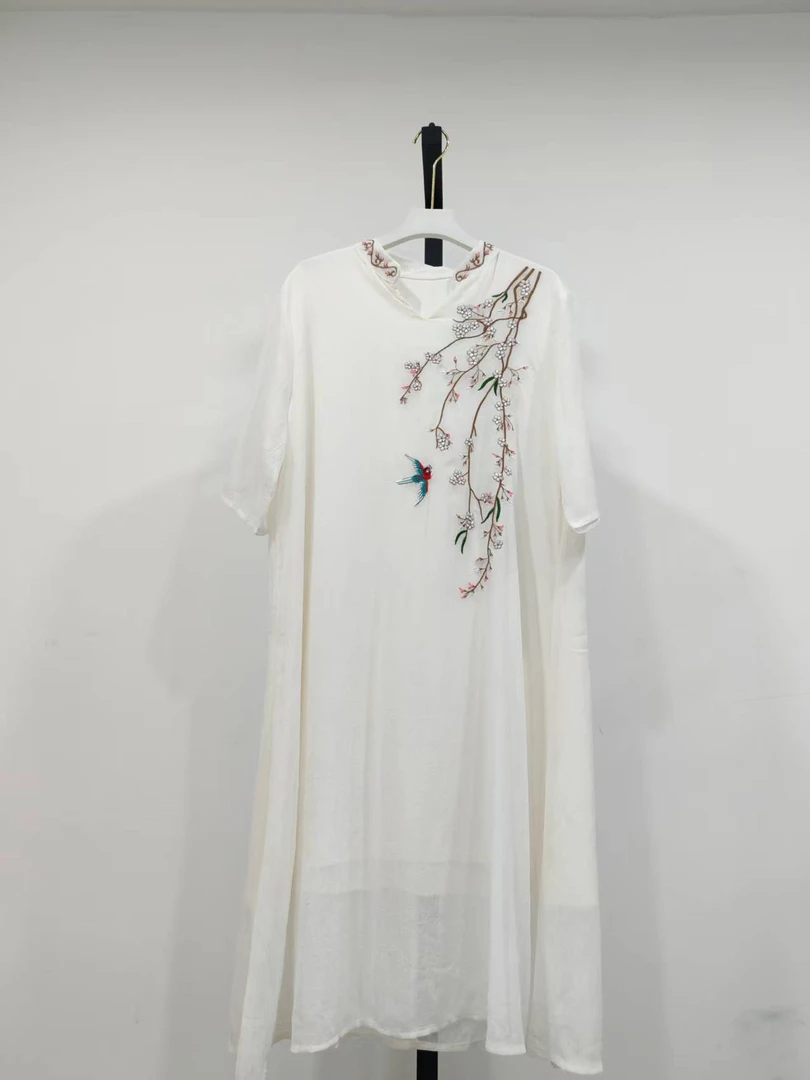 W126 刺绣领连衣裙 默认微瑕 无运费险 接受不了勿拍