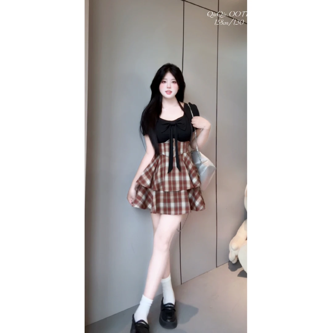 【焦糖布丁】2094 胖mm百搭修身蝴蝶结方领上衣+甜酷格纹束腰裙套装