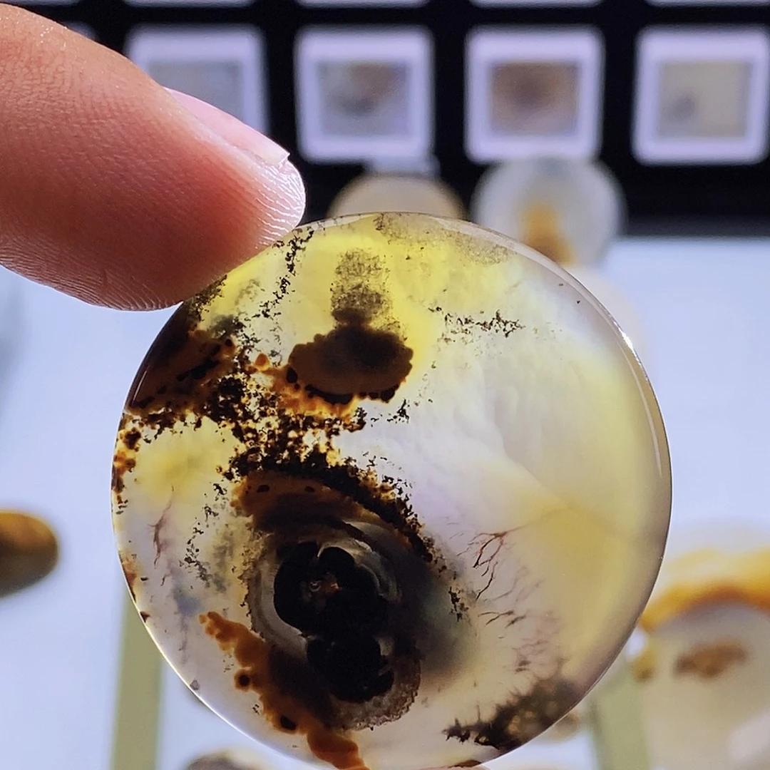 麦***嘟玛瑙/玉髓未镶嵌吊坠(不含链)微瑕