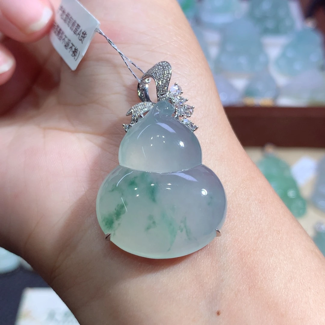 吊坠(不含链)18K金镶嵌翡翠葫芦
