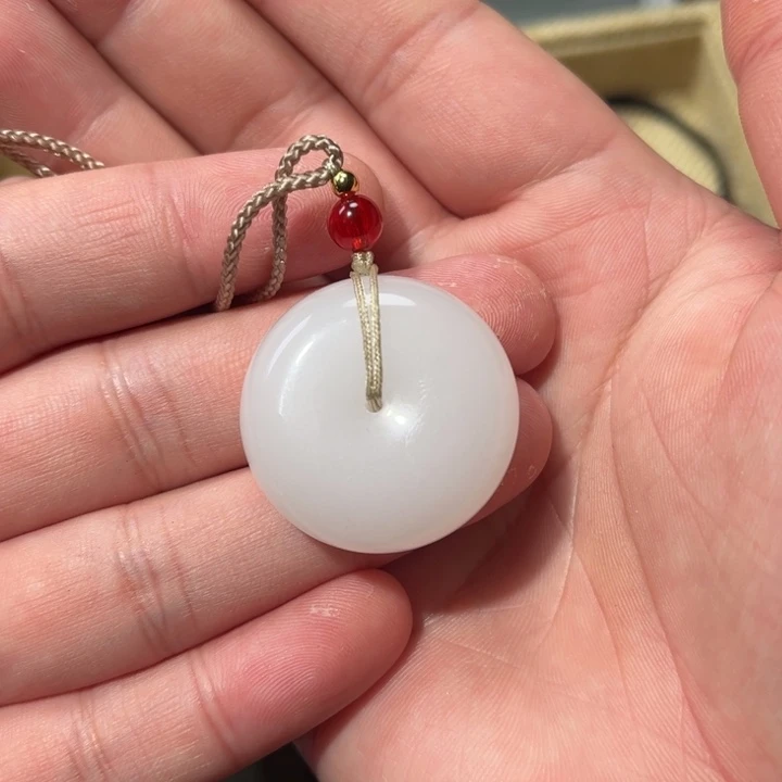 石英质玉（金丝玉）颈饰未镶嵌