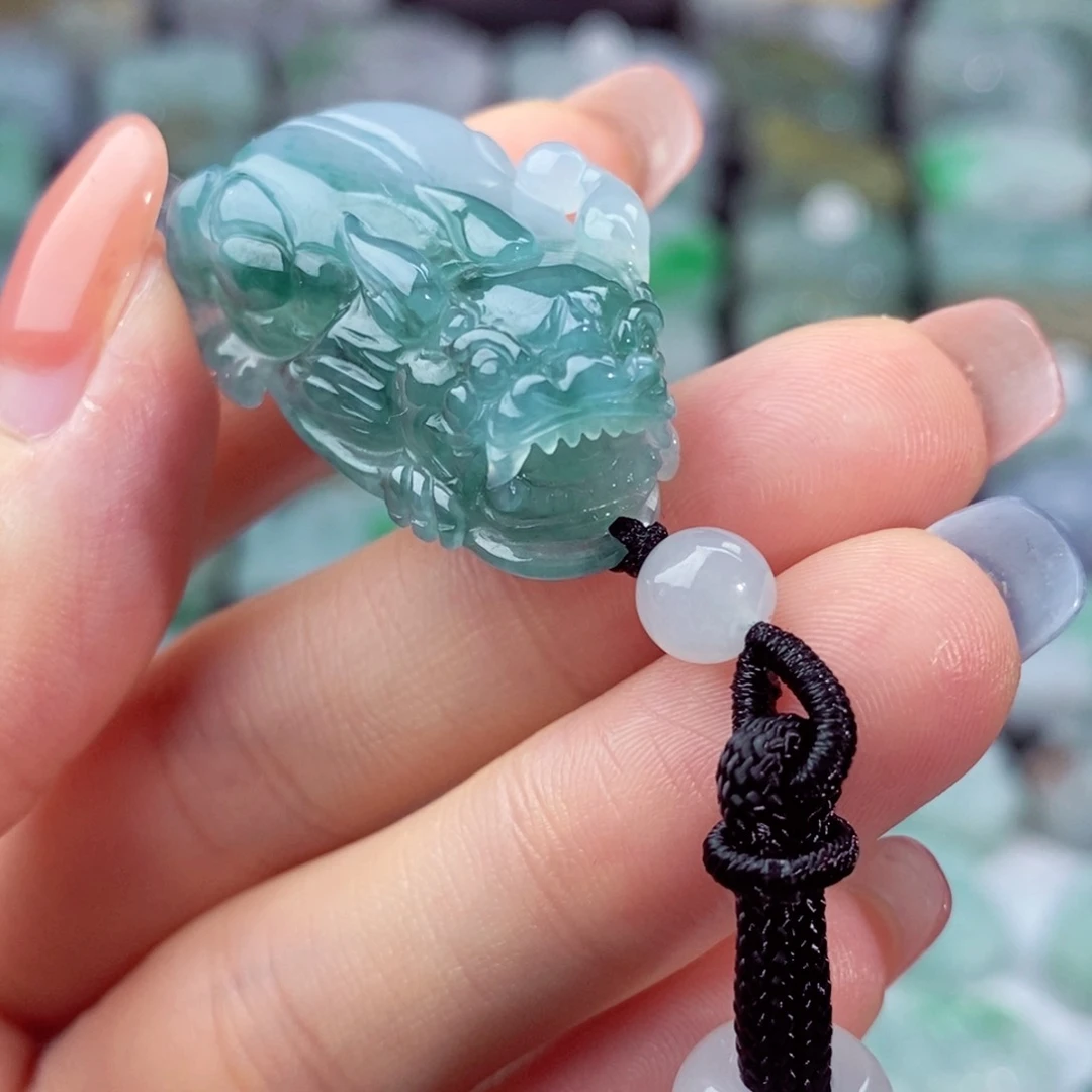 颈饰未镶嵌翡翠天然