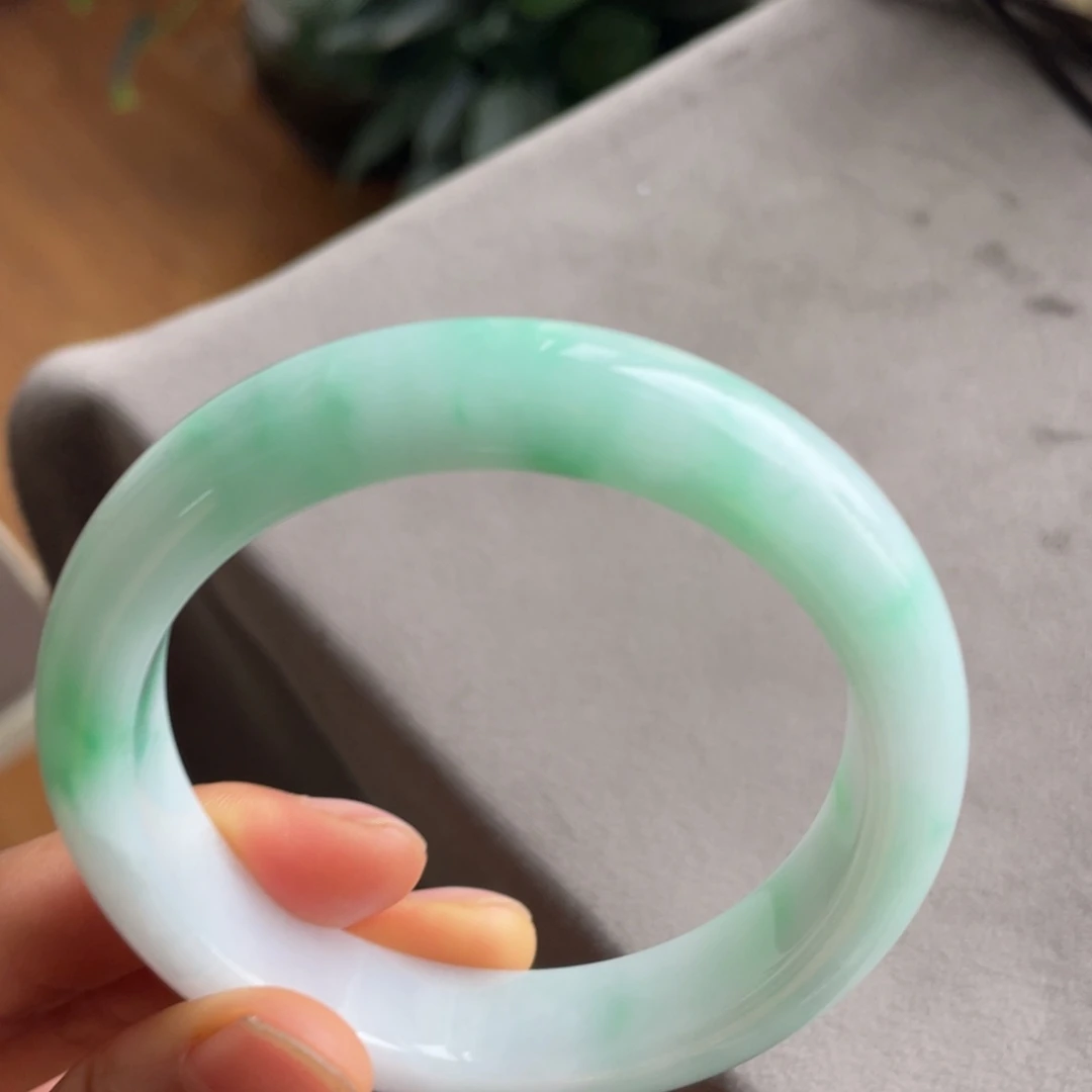 未镶嵌手镯翡翠白底青