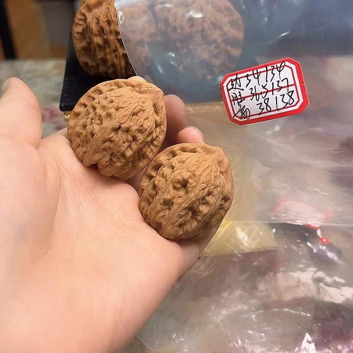 文玩核桃把件赤龙鸡心