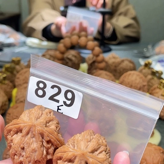 文玩核桃把件虎头王40