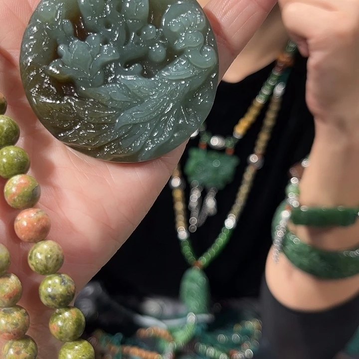 颈饰未镶嵌和田玉（糖玉）