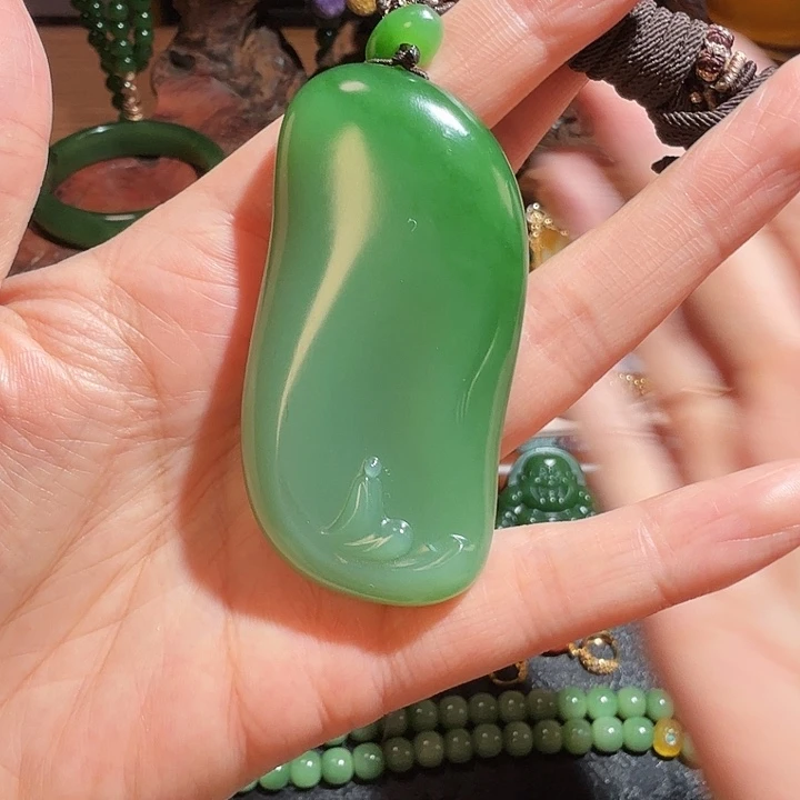 和田玉（碧玉）未镶嵌颈饰俄碧 白加绿