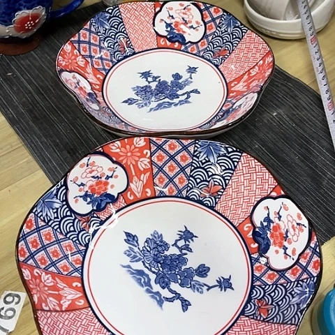 微瑕不明火，口径22厘米，高度5，2个盘子梅花