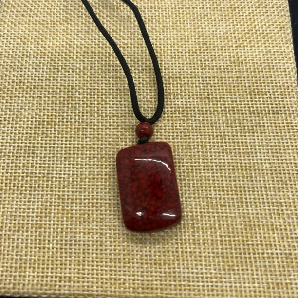 含辰砂工艺品晶体小号无事牌吊坠