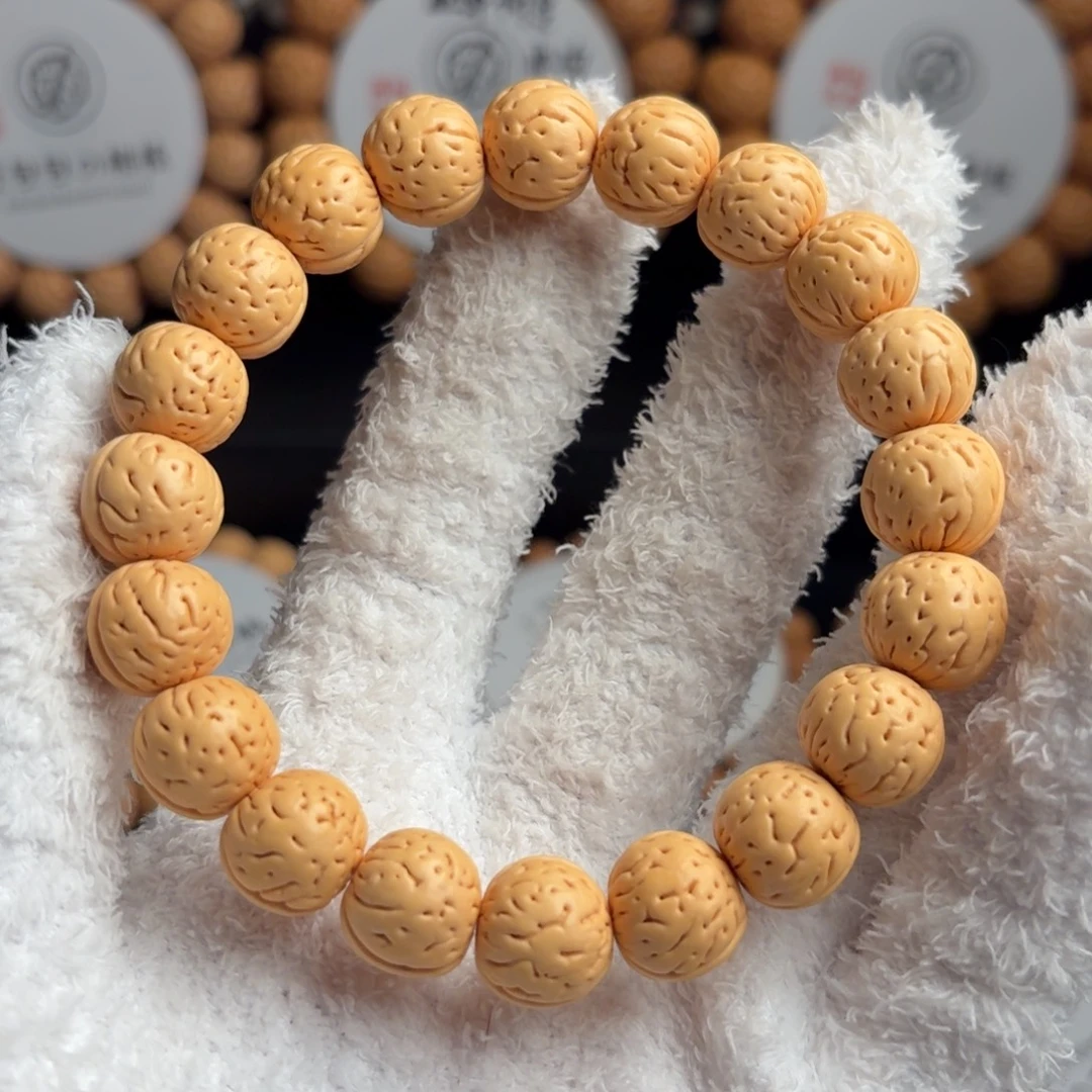 C***l吊坠桃核13左右野生玉兔