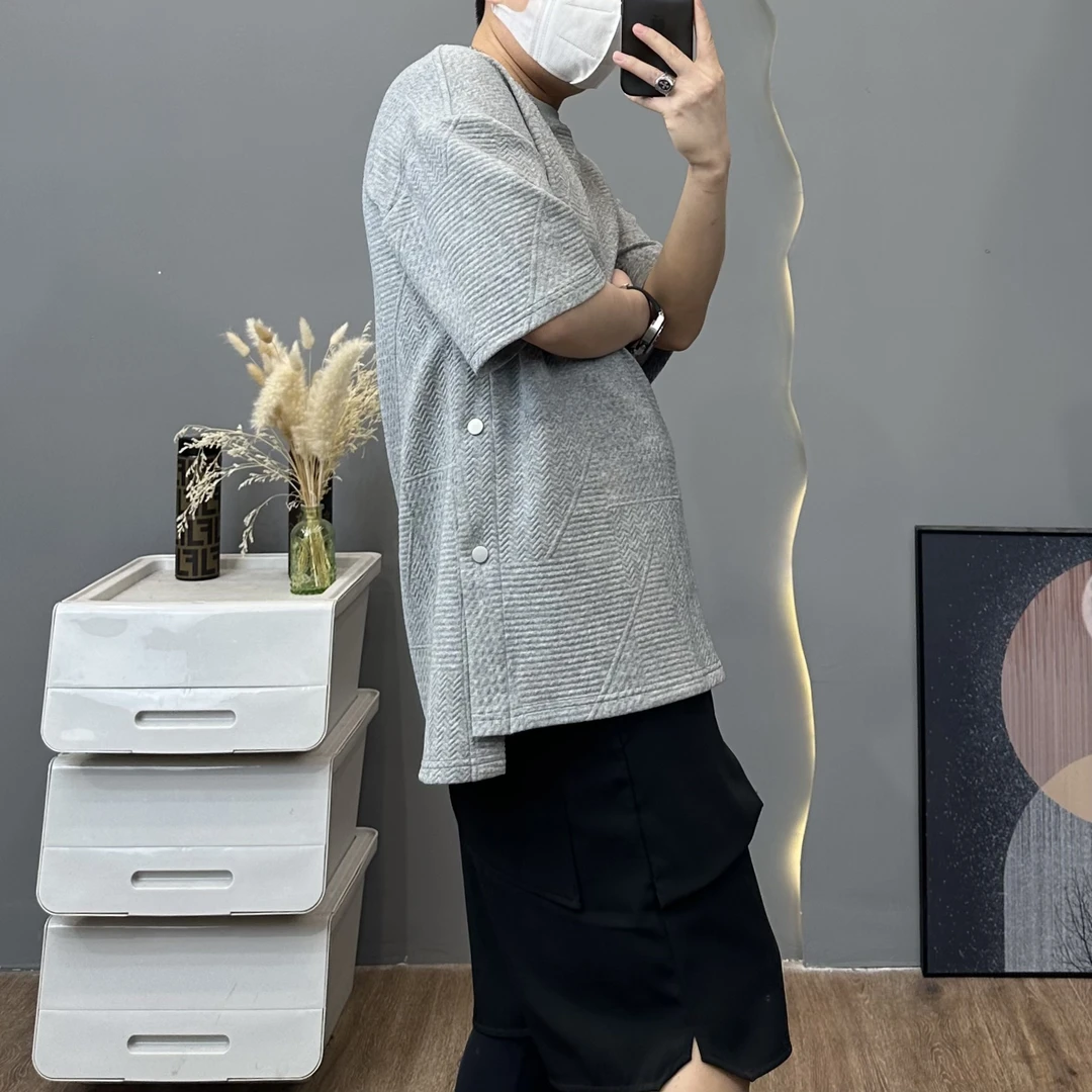 【两侧排扣开衩】浮雕纹理印花短袖圆领T恤宽松压花夏季潮百搭 DD30