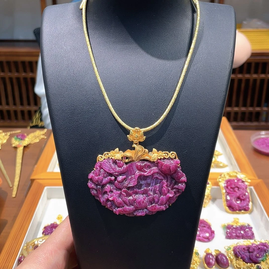 锦纶铁合金吊坠红宝