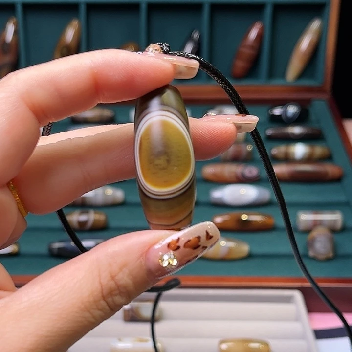 虾***姐玛瑙/玉髓未镶嵌颈饰