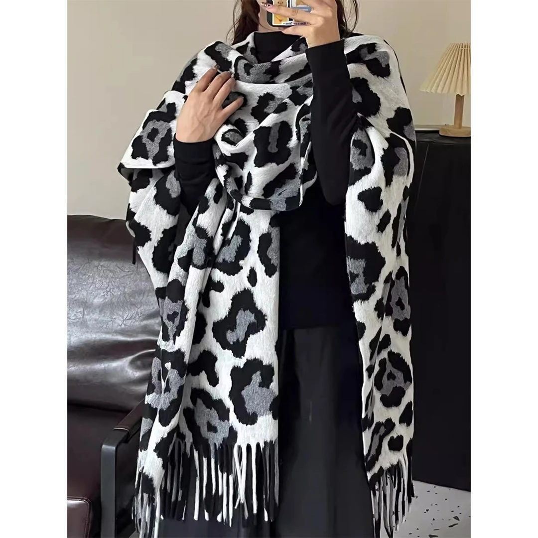 Miss both复古豹纹围巾女新款春秋季披肩加厚保暖高级度假风围脖