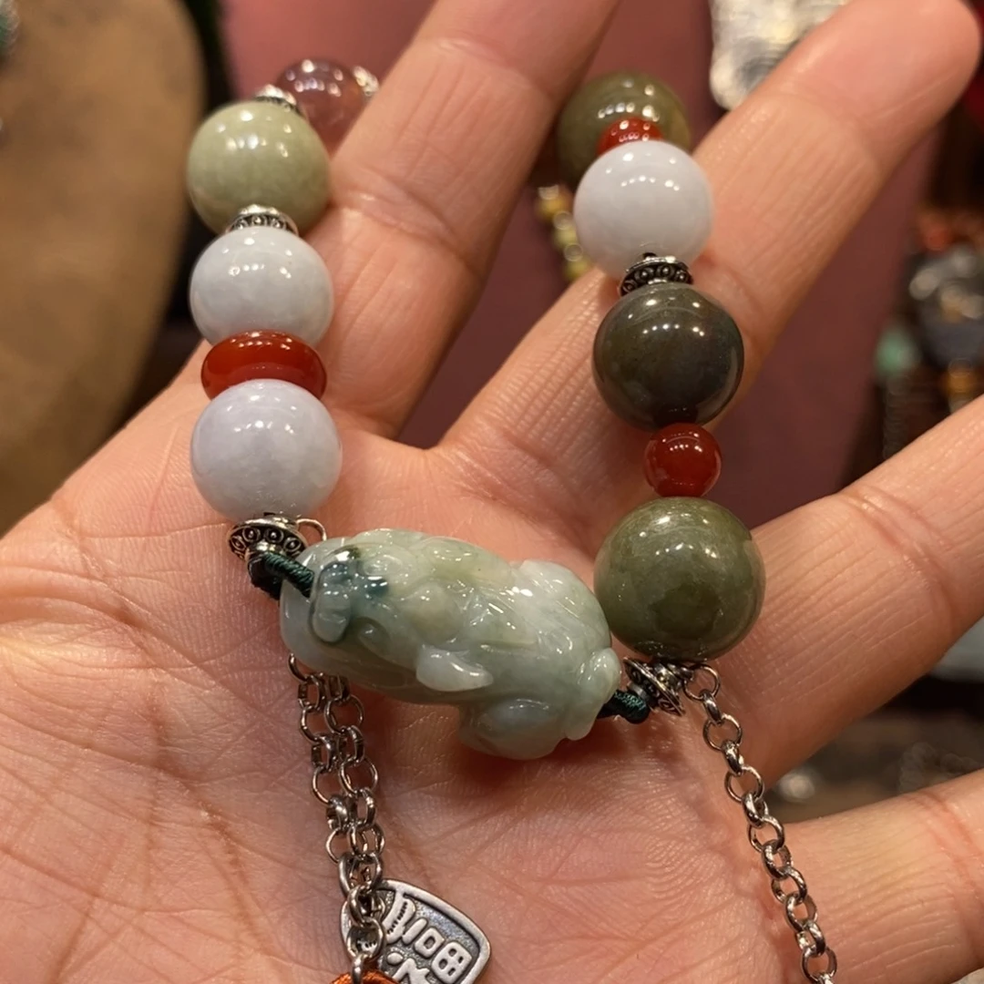 翡翠吊坠(赠链)未镶嵌