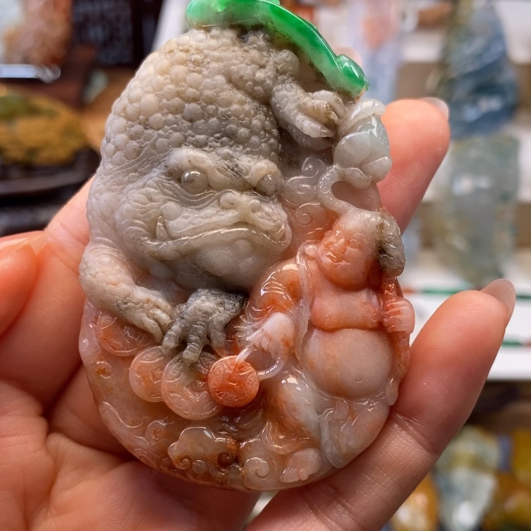 竺***芭翡翠未镶嵌颈饰刘海戏金蟾