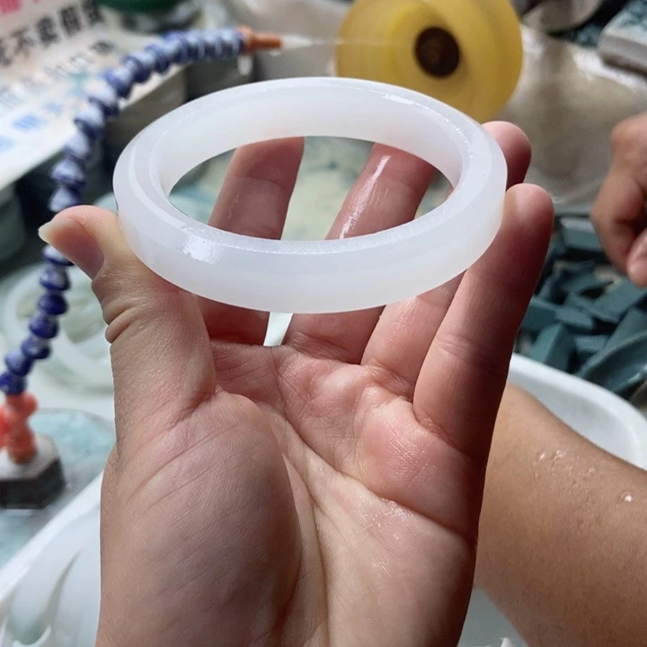 石英质玉手镯未镶嵌三**热加工定制