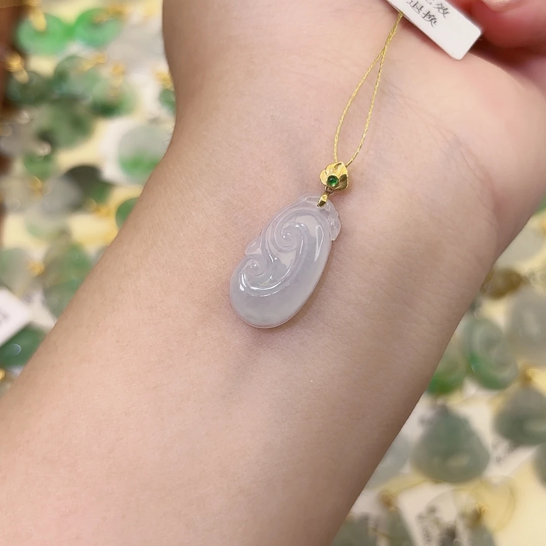 颈饰18K金镶嵌翡翠如意