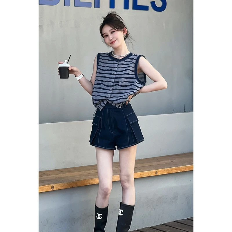 夏季休闲套装女2025年新款甜酷风条纹无袖上衣搭配显瘦牛仔短裤子