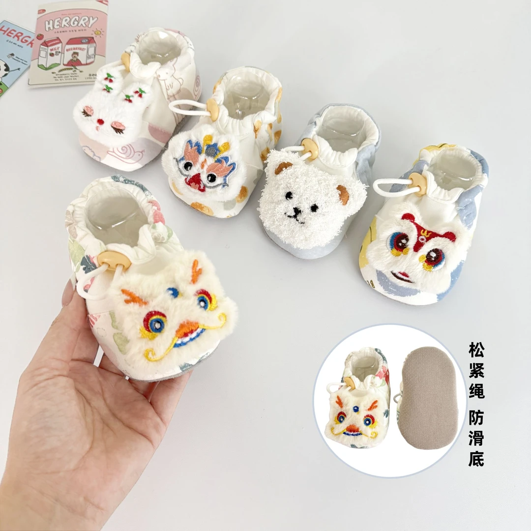宝宝鞋春秋季婴儿室内防滑白色软底鞋不掉跟鞋男女可爱卡通学步鞋