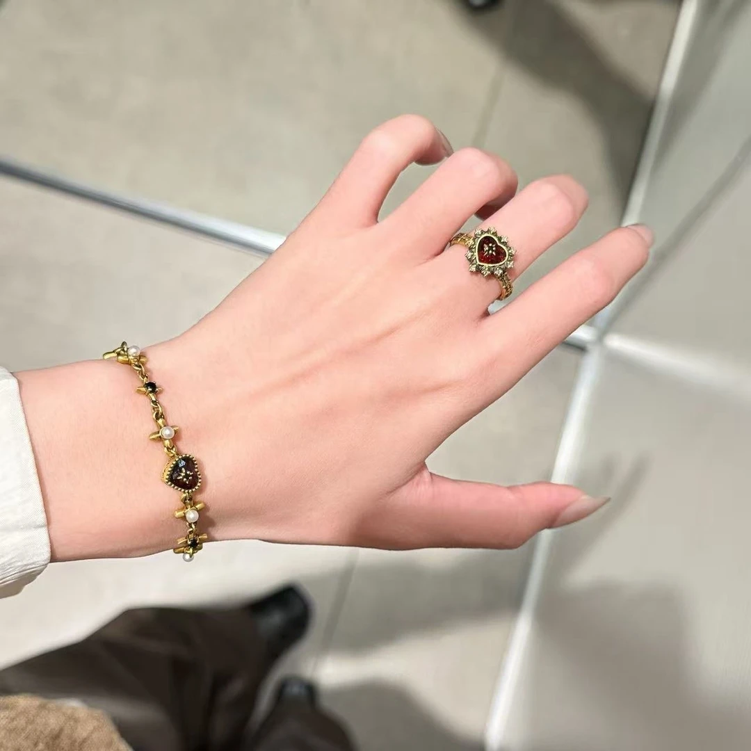 卡柒 铜合金手链 中古红色爱心手链女复古轻奢小众高级感精致手饰