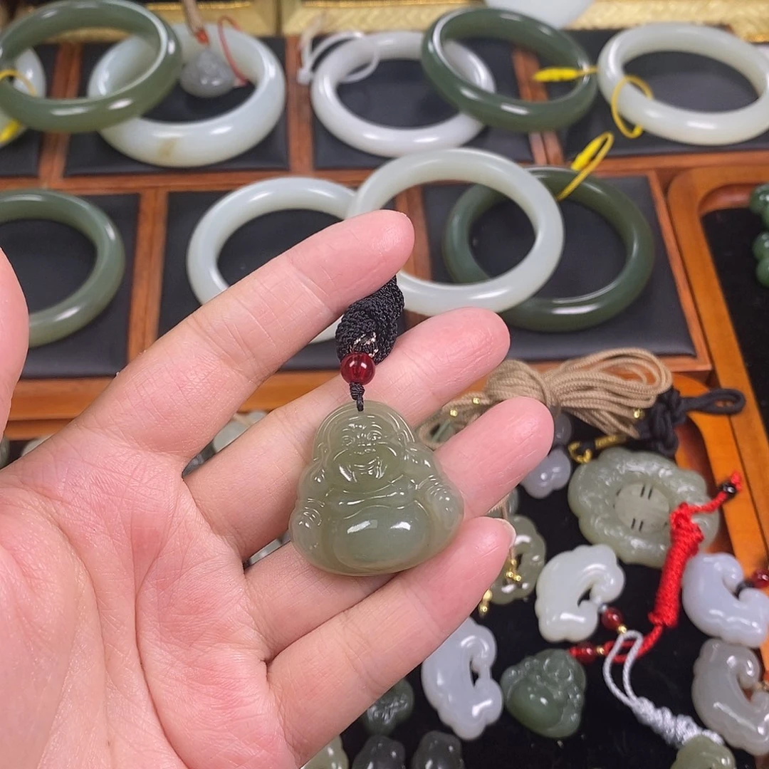 *****和田玉未镶嵌颈饰