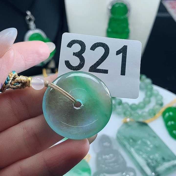 翡翠未镶嵌吊坠(赠链)