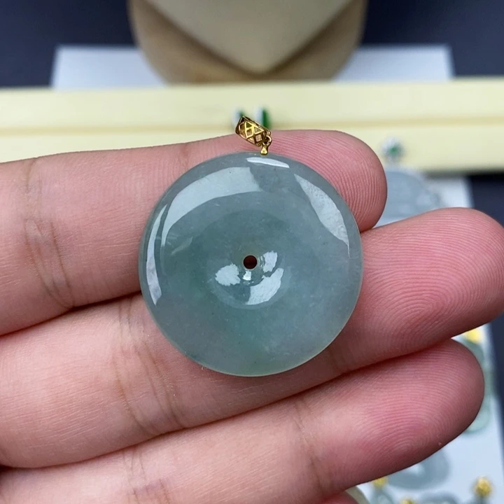 翡翠18K金镶嵌吊坠(赠链)平安扣