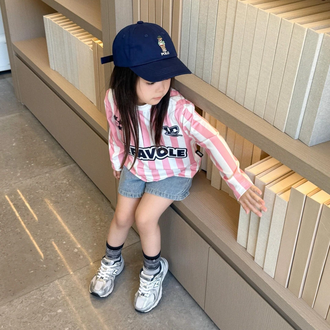 甜小七2025早秋新款休闲学院风女童条纹印花圆领T恤牛仔短裤套装