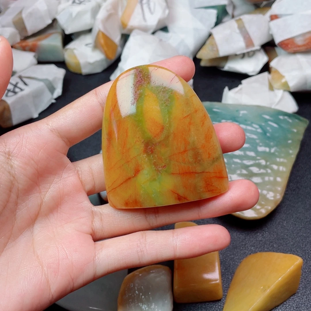 德***财翡翠未镶嵌颈饰翡翠