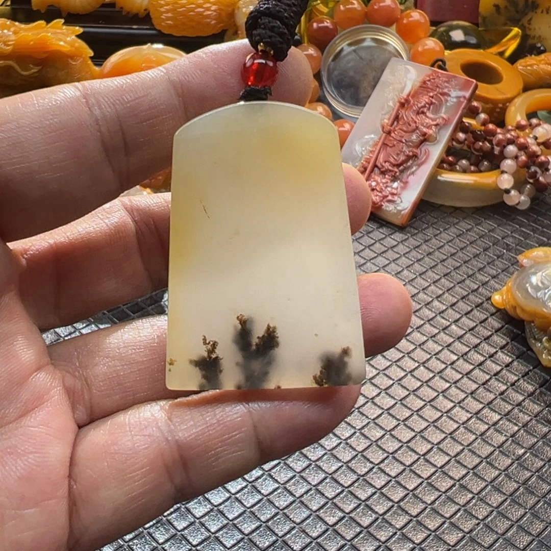 石英质玉未镶嵌颈饰
