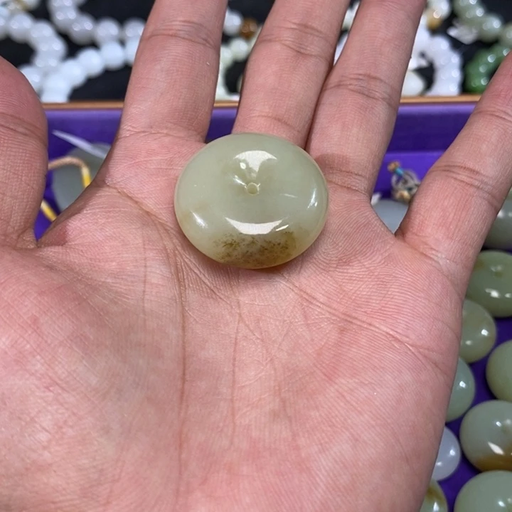 和田玉未镶嵌颈饰纯**惧新疆且末远矿黄白种平安扣