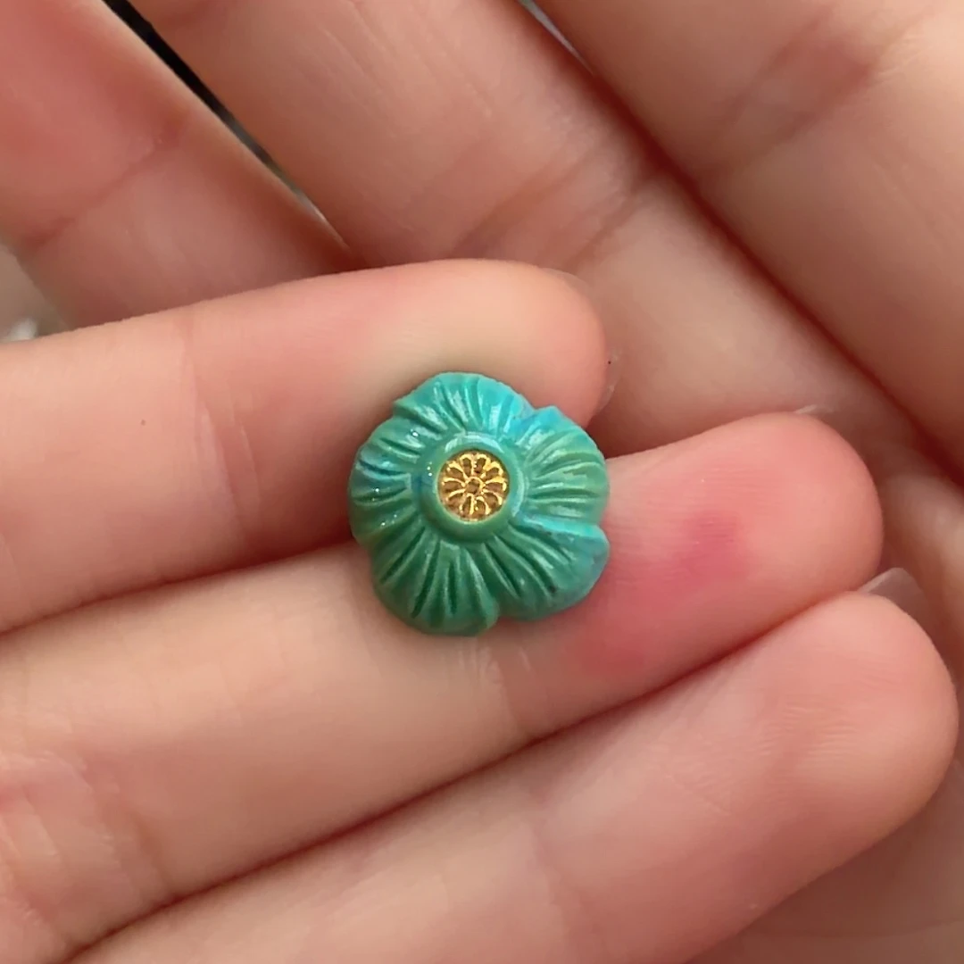 绿松石未镶嵌颈饰