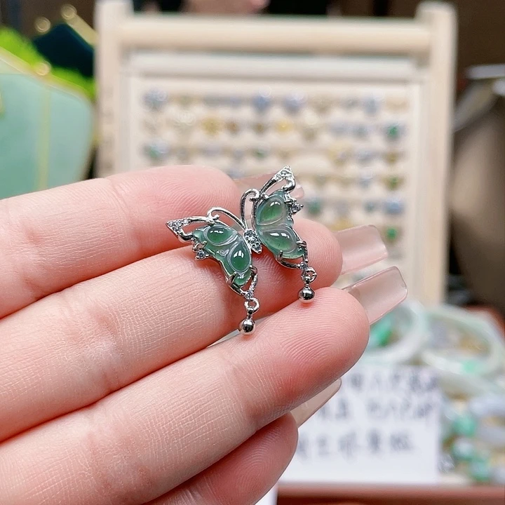 翡翠手镯未镶嵌天然翡翠