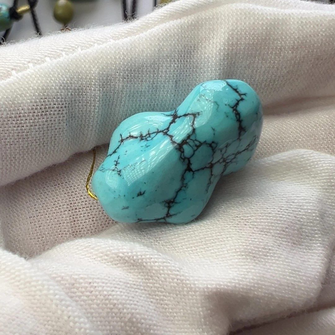 绿松石未镶嵌配饰有随形