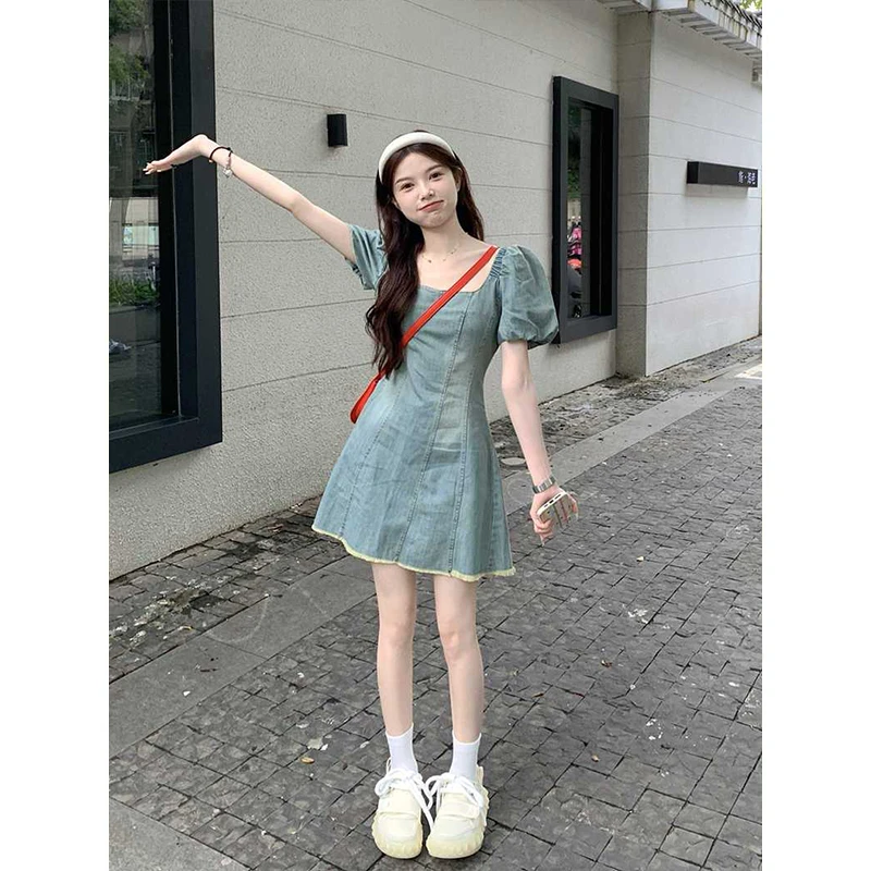 复古水洗泡泡袖牛仔连衣裙女夏季新款设计感方领收腰显瘦A字短裙