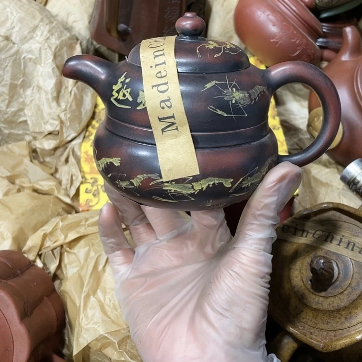 紫砂茶壶矿泥料，手工制作的一把紫砂壶。